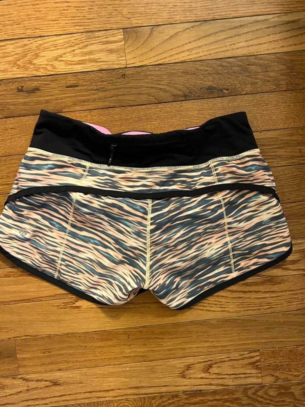 Lululemon speed up shorts, size 2 - Picture 2 of 2